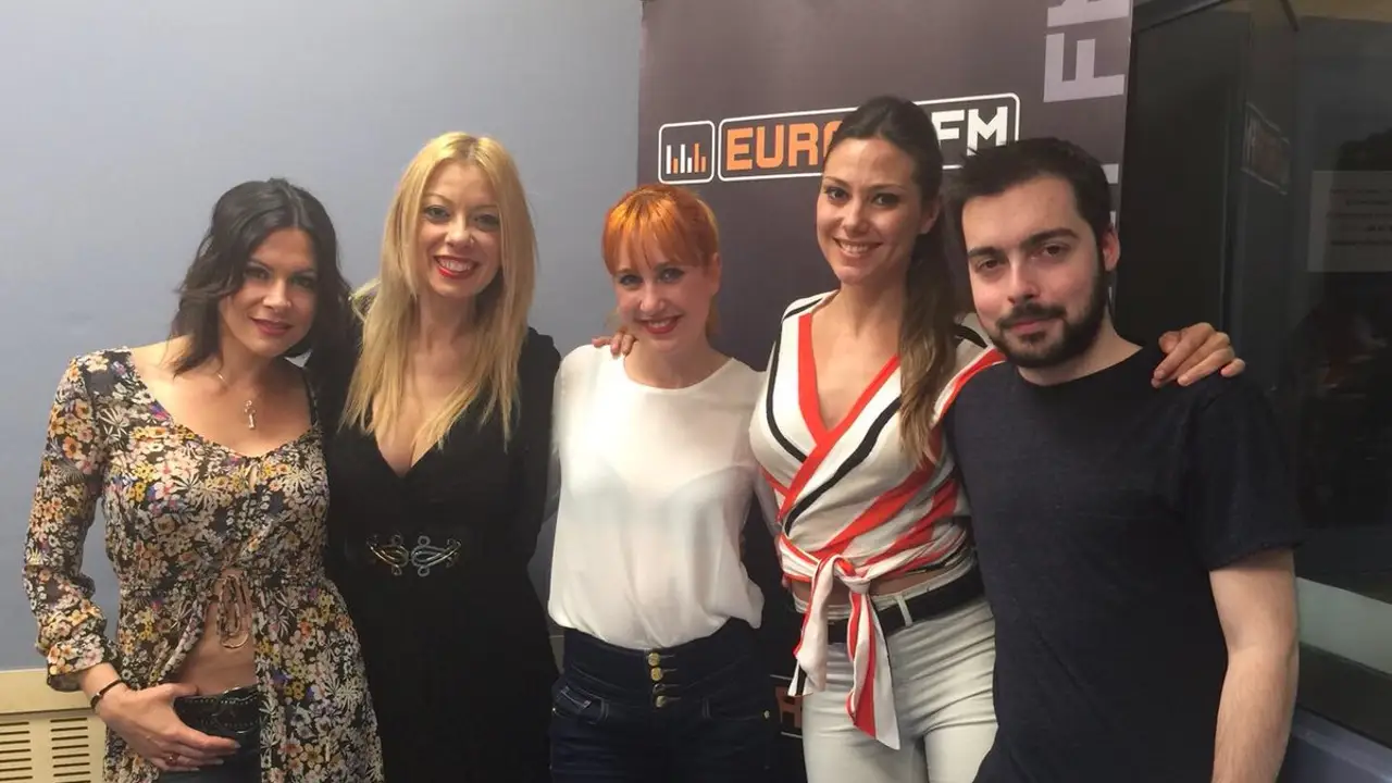 Mireia Montávez con el equipo de Ponte a Prueba Mireia Montávez con el equipo de Ponte a Prueba