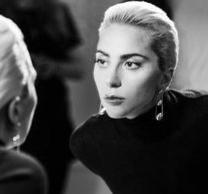 Lady Gaga posa para Tiffany & Co. Lady Gaga posa para Tiffany & Co.