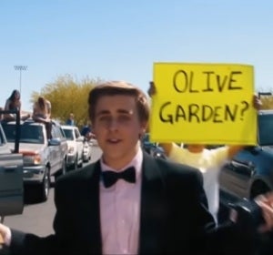 Recrea una escena de La la land para que Emma Stone lo acompañe a su graduación Recrea una escena de La la land para que Emma Stone lo acompañe a su graduación