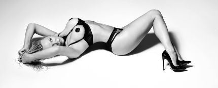 Pamela Anderson posa para una marca de lencería erótica