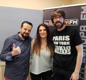 Ana ‘aNouC’ Oliveras, jugadora de eSports y creadora del equipo de Baskonia en deportes electrónicos, con Quique Peinado y Kiko Béjar en EuroPlay Ana ‘aNouC’ Oliveras, jugadora de eSports y creadora del equipo de Baskonia en deportes electrónicos, con Quique Peinado y Kiko Béjar en EuroPlay