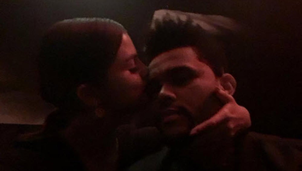The Weeknd y Selena Gomez posan juntos por primera vez