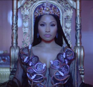 Nicki Minaj en el videoclip de 'No Frauds' Nicki Minaj en el videoclip de 'No Frauds'