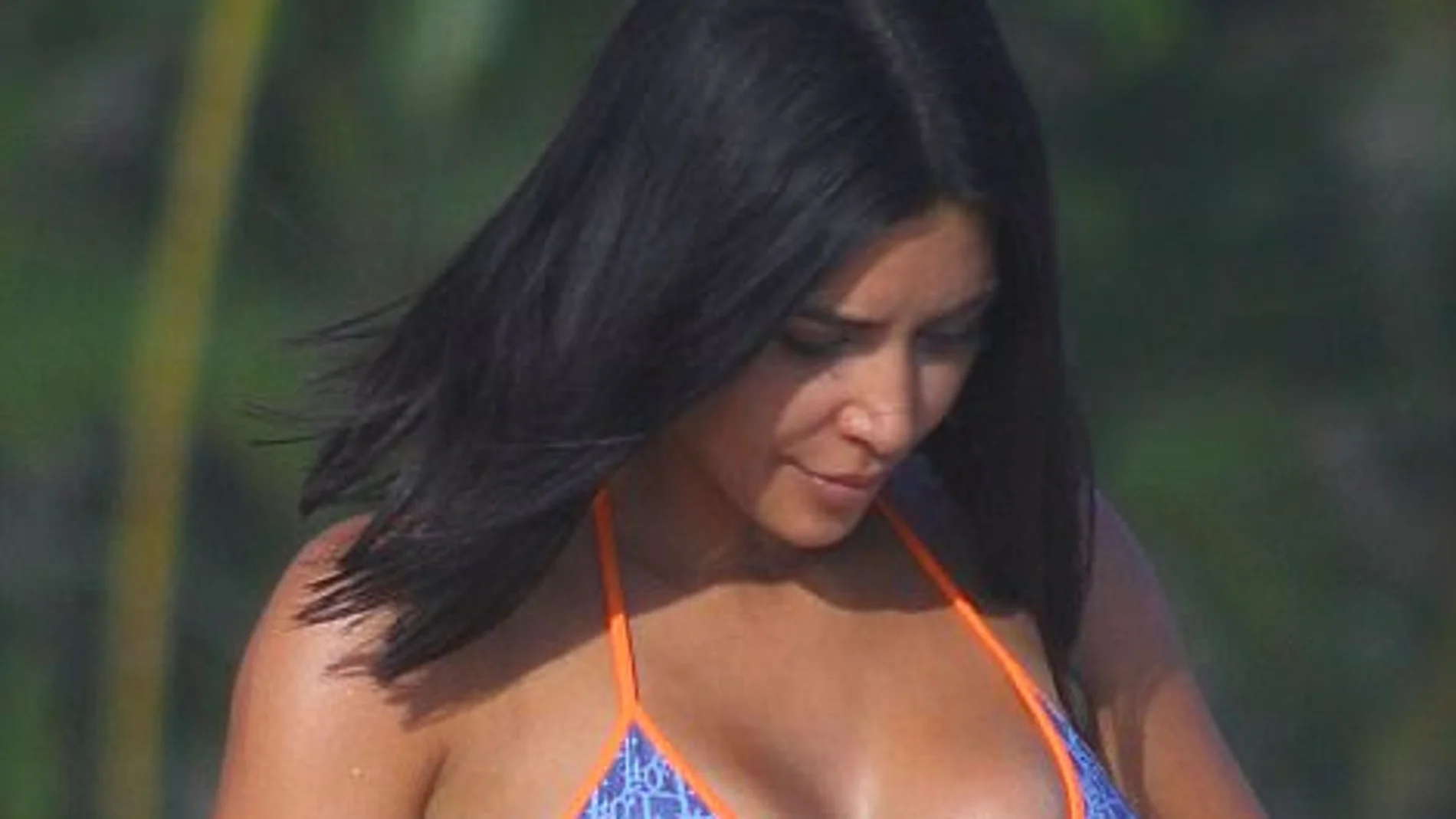Kim Kardashian luce de cuerpazo sin celulitis Kim Kardashian luce de cuerpazo sin celulitis