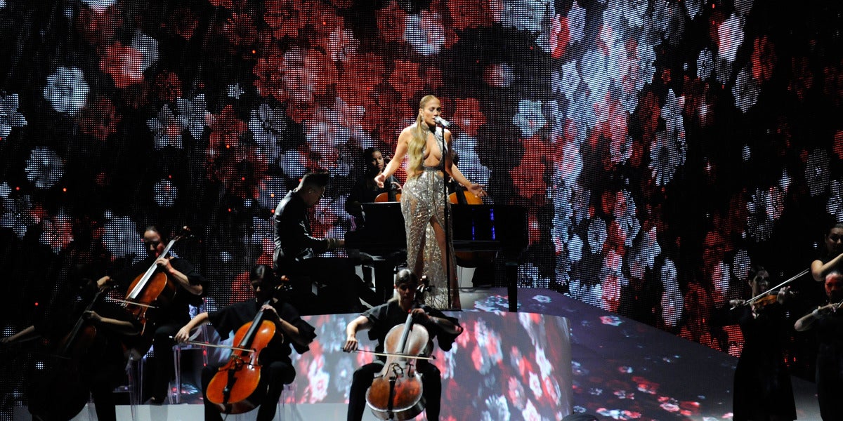 Jennifer Lopez presenta su nuevo single en la gala de los Latin Billboards 2017