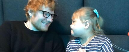 Ed Sheeran sorprende a Melody, una pequeña fan de 10 años que sufre una grave enfermedad