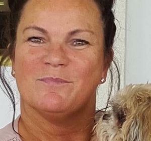 Mary Burguess y su mascota Mary Burguess y su mascota