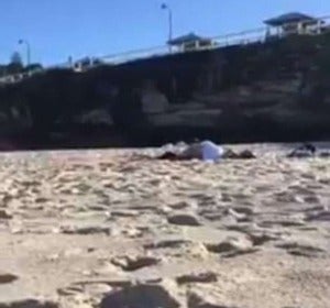 Pareja grabada teniendo sexo en la playa Pareja grabada teniendo sexo en la playa