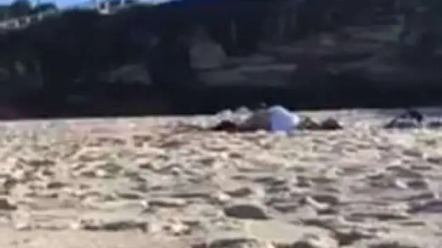 Pareja grabada teniendo sexo en la playa