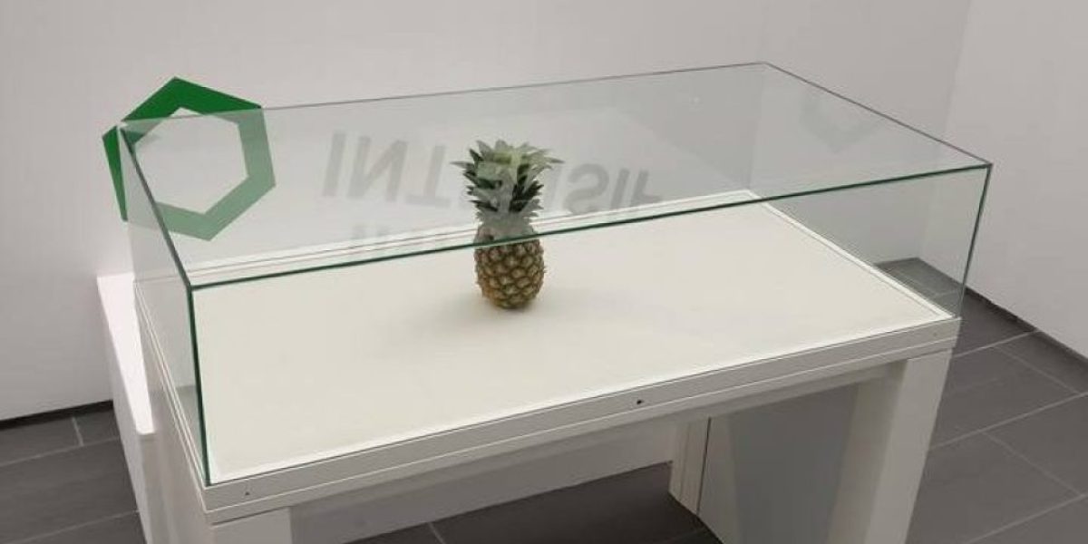 La piña expuesta en una vitrina