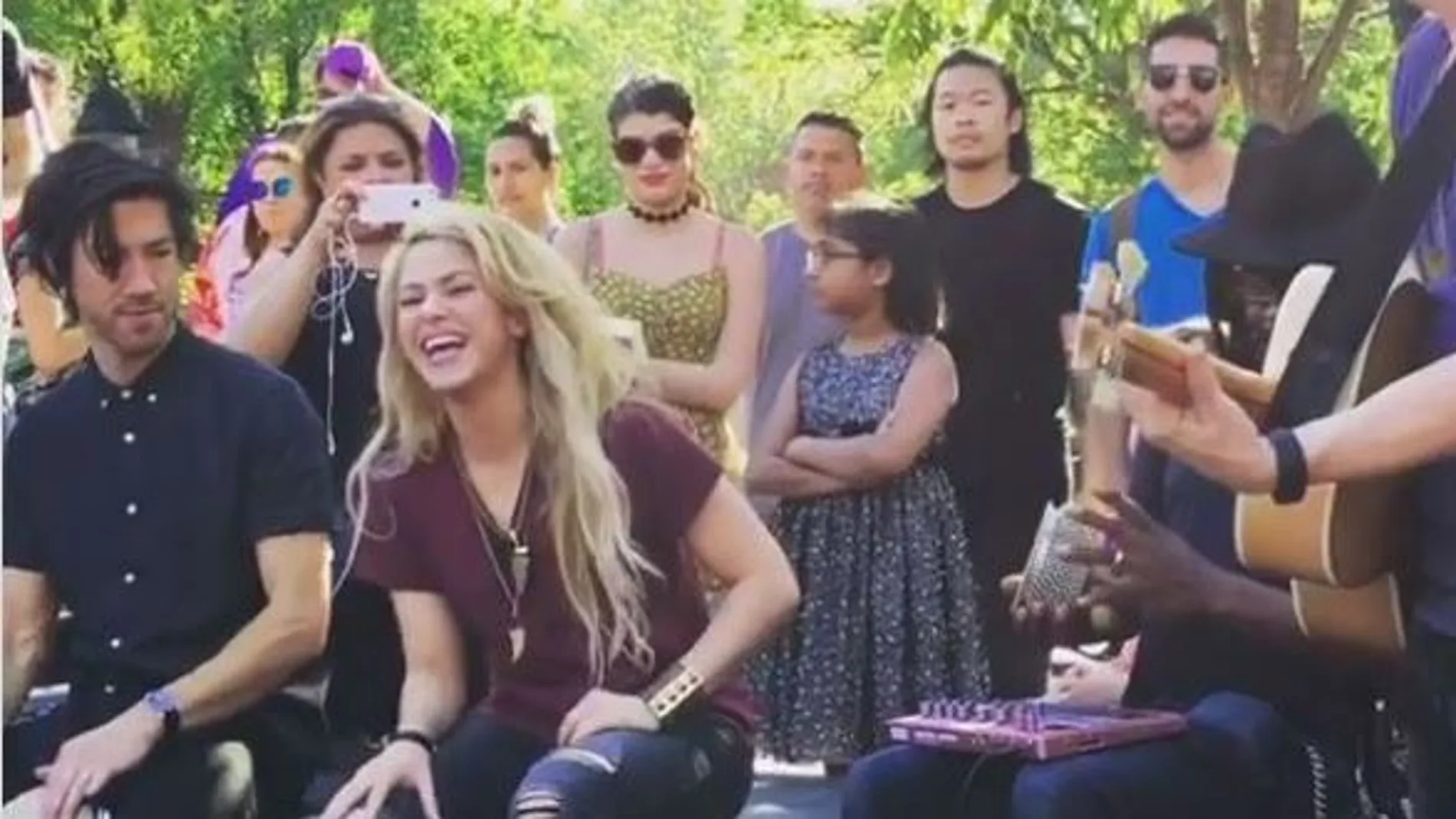 Shakira regala un concierto sorpresa en Nueva York Shakira regala un concierto sorpresa en Nueva York