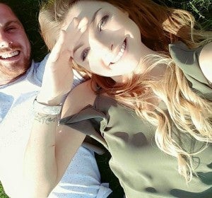 Natalie Weaver y su novio Natalie Weaver y su novio