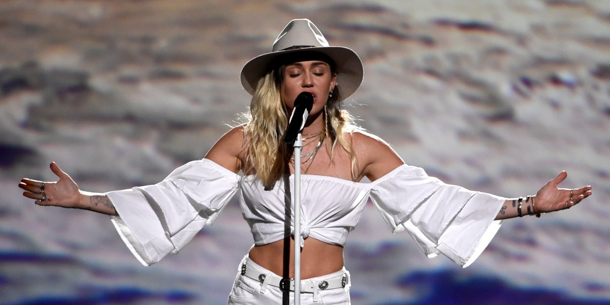 Miley Cyrus durante una actuación