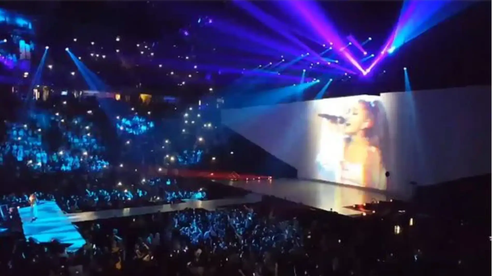 Concierto de Ariana Grande en Manchester title=