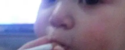 Cuelgan una foto en Instagram de un bebé fumando Cuelgan una foto en Instagram de un bebé fumando