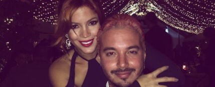 J Balvin y su hermana Carolina