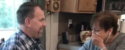 Momento en el que Anna escucha el corazón de su hijo fallecido Momento en el que Anna escucha el corazón de su hijo fallecido