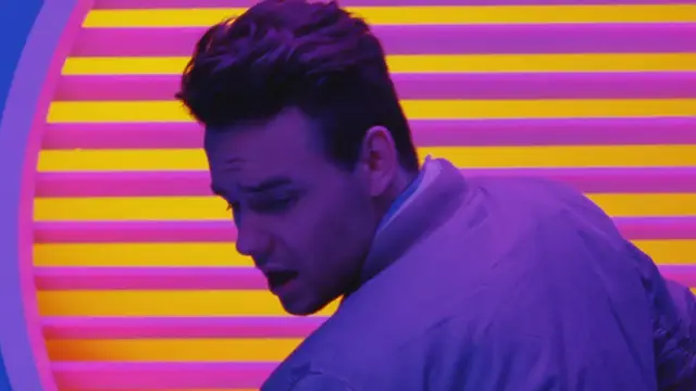 Liam Payne en el videoclip de 'Strip That Down'