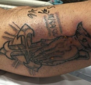 El tatuaje del hombre que murió tras sumergirse en el Golfo de México El tatuaje del hombre que murió tras sumergirse en el Golfo de México