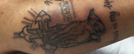 El tatuaje del hombre que murió tras sumergirse en el Golfo de México