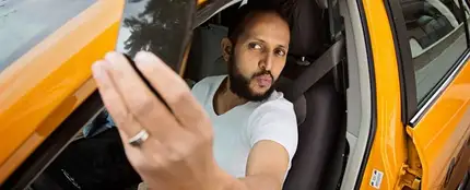 Taxista haciéndose un selfie Taxista haciéndose un selfie
