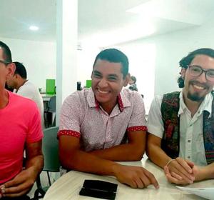 Los tres hombres que han contraído matrimonio. Los tres hombres que han contraído matrimonio.