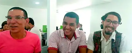 Los tres hombres que han contraído matrimonio. Los tres hombres que han contraído matrimonio.