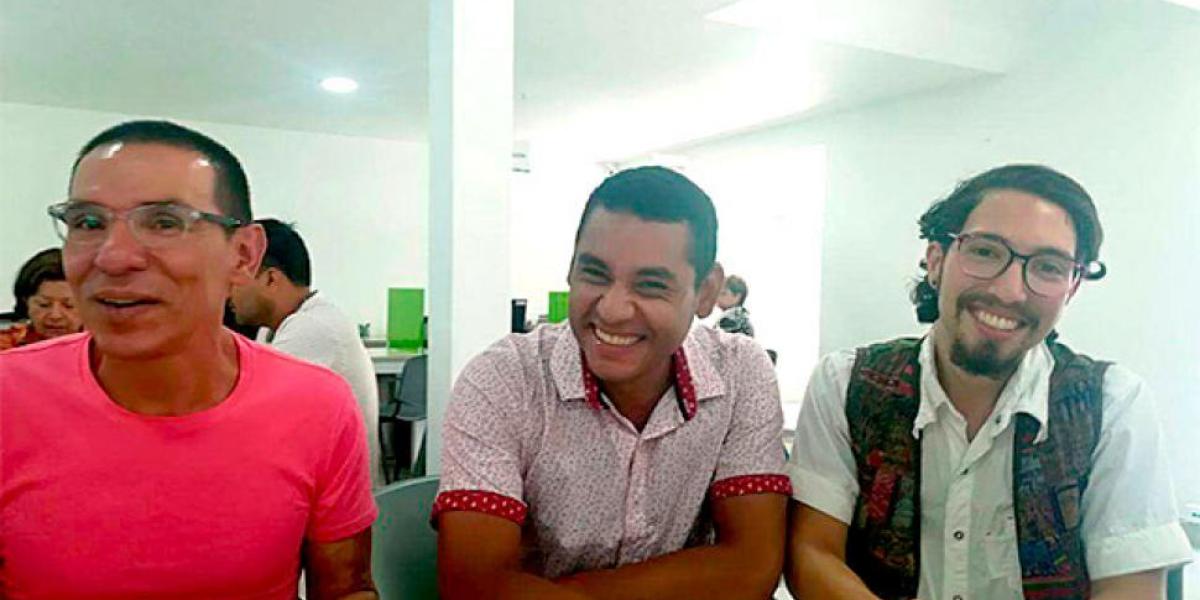 Los tres hombres que han contraído matrimonio.