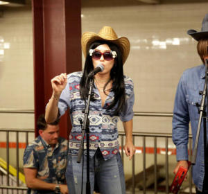 Miley Cyrus y Jimmy Fallon en el metro de Nueva York Miley Cyrus y Jimmy Fallon en el metro de Nueva York