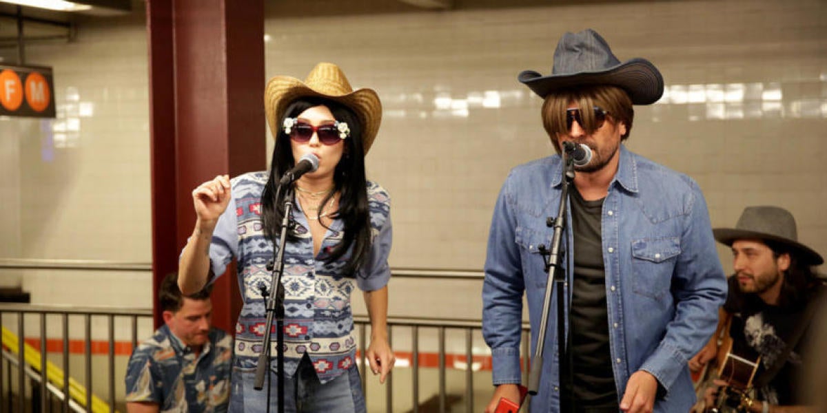 Miley Cyrus y Jimmy Fallon en el metro de Nueva York