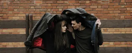 Una pareja a punto de besarse Una pareja a punto de besarse