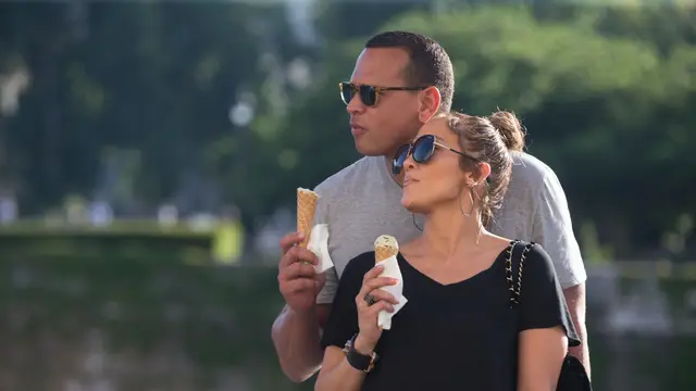 Jennifer López vive su amor con su novio, Alex Rodiguez, en París