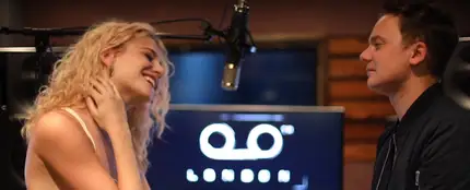 Pixie Lott y Conor Maynard haciendo versiones Pixie Lott y Conor Maynard haciendo versiones