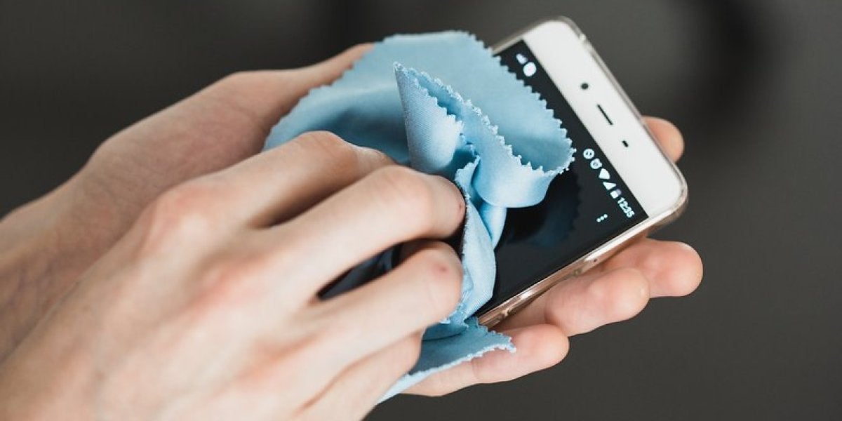 Limpiando smartphone
