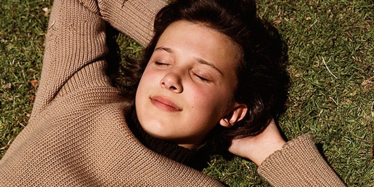 Millie Bobby Brown en el videoclip de 'I Dare You', de The xx