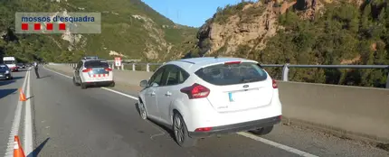 Imagen del coche tras ser detenido por los Mossos d' Esquadra Imagen del coche tras ser detenido por los Mossos d' Esquadra