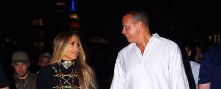 Jennifer Lopez pasea junto a su novio Álex Rodríguez por las calles de Nueva York