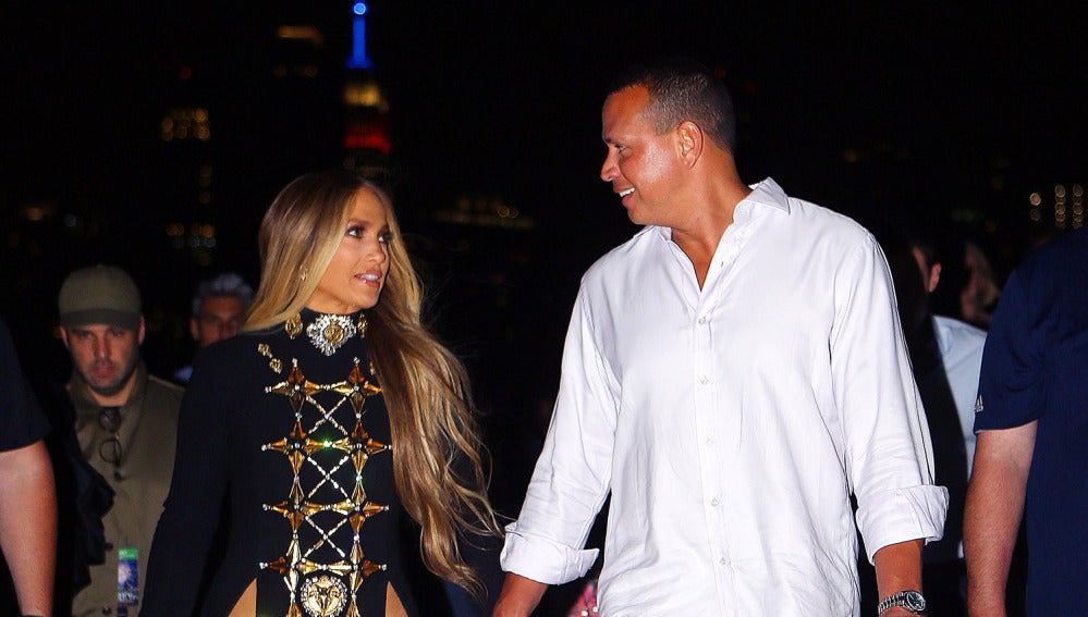 Jennifer Lopez pasea junto a su novio Álex Rodríguez por las calles de Nueva York