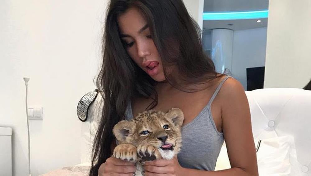 Sveta Bilyalova con su león