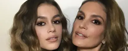 Cindy Crawford junto a su hija Kaia Gerber Cindy Crawford junto a su hija Kaia Gerber