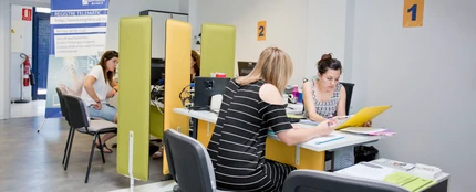 Las nuevas oficinas ofrecerán un mejor servicio a los estudiantes. Las nuevas oficinas ofrecerán un mejor servicio a los estudiantes.