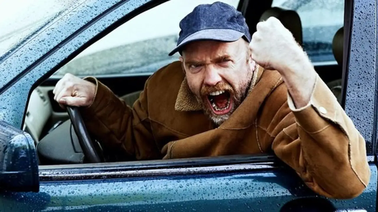 Hombre enfadado al volante Hombre enfadado al volante