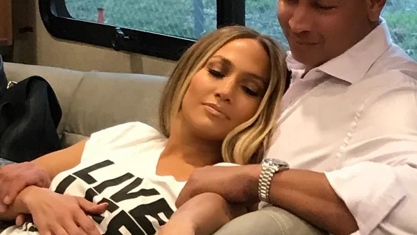 Jennifer Lopez disfruta de sus vacaciones junto a &Aacute;lex Rodr&iacute;guez