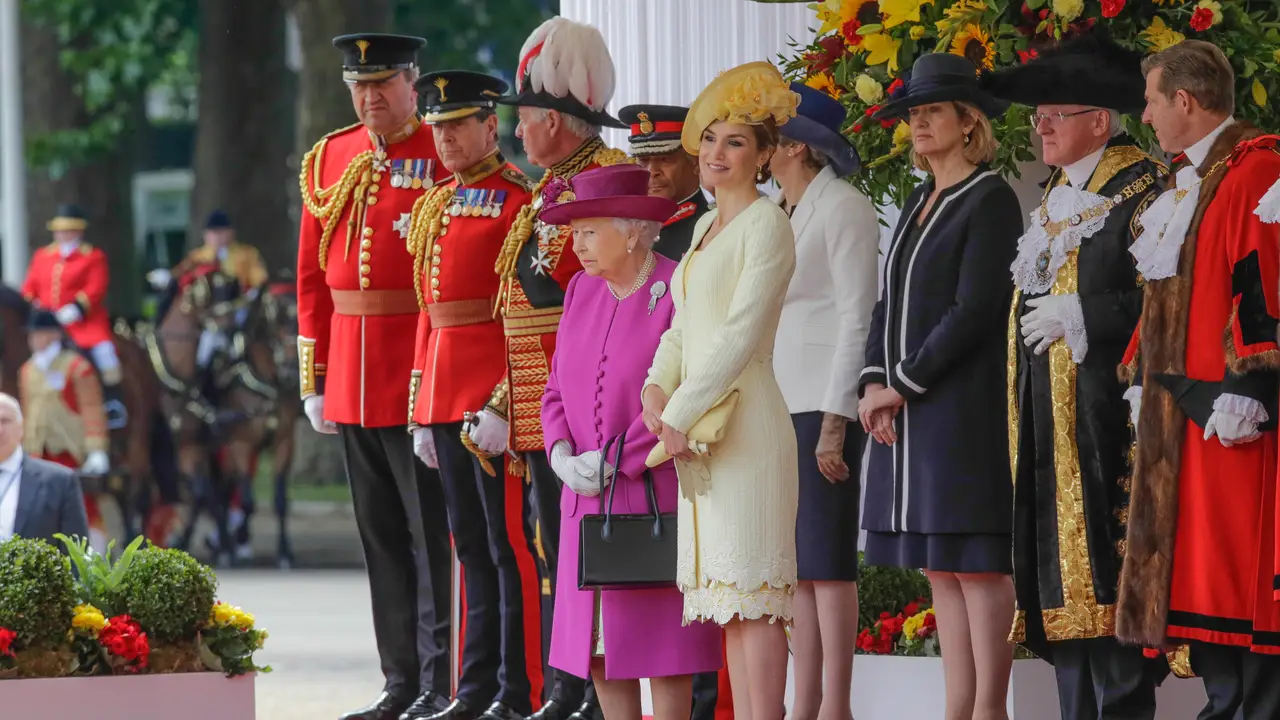 El look de la reina Letizia El look de la reina Letizia