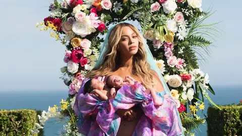 Beyoncé con sus gemelos Sir Carter y Rumi en brazos Beyoncé con sus gemelos Sir Carter y Rumi en brazos