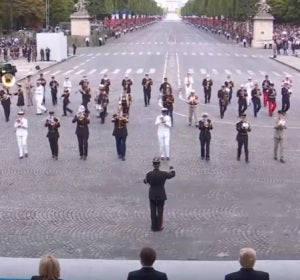 La banda de música del ejército francés toca 'Daft Punk' La banda de música del ejército francés toca 'Daft Punk'