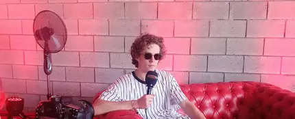 Durante la entrevista con Lost Frequencies Durante la entrevista con Lost Frequencies