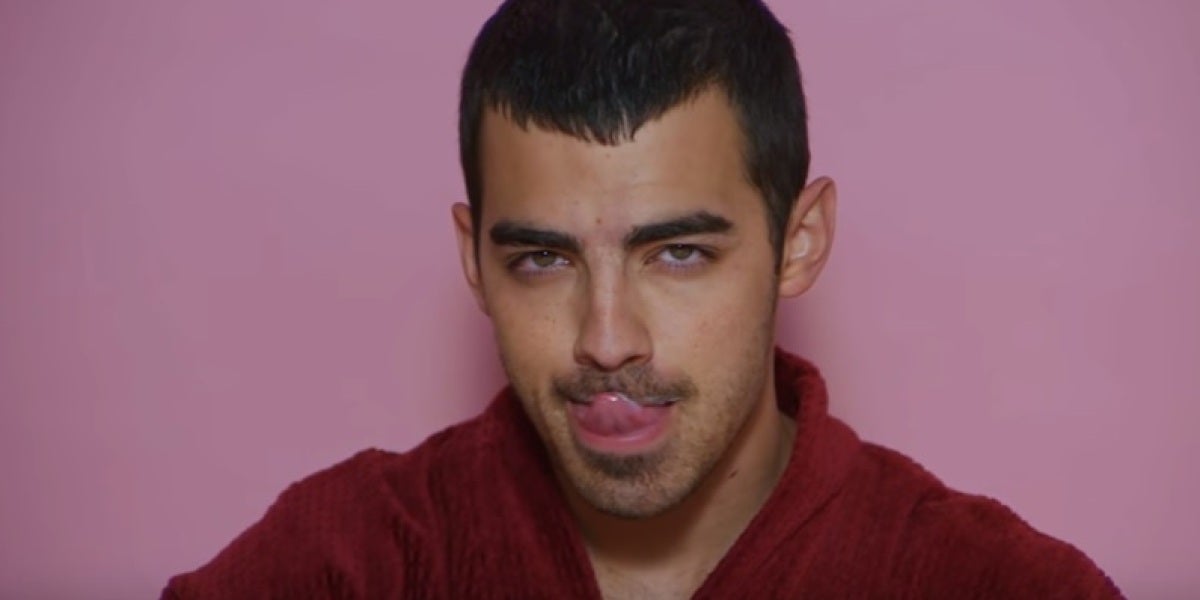 Joe Jonas en el videoclip de 'Boys'