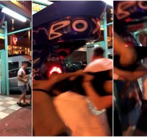 El juego de la máquina de boxeo impactando con la cabeza en Magaluf El juego de la máquina de boxeo impactando con la cabeza en Magaluf