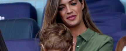 Sara Carbonero junto a su hijo Lucas